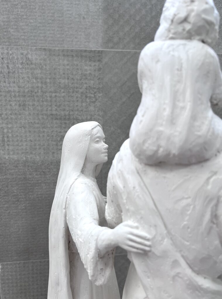 Sagrada Familia, escultura religiosa en escayola patinada de Elena Egea Aguado